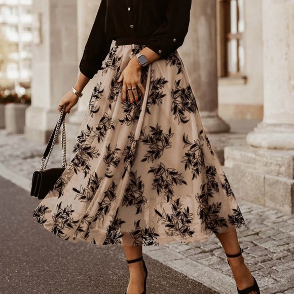 Dresses & Skirts - 𝅺HIGH-WAISTED Maxi Skirt with Floral Embroidery